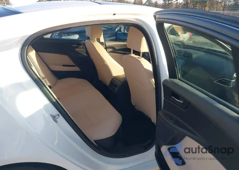 2017 Jaguar Xe 25T Premium z USA, uszkodzony, nr VIN SAJAD4BG6HA969173